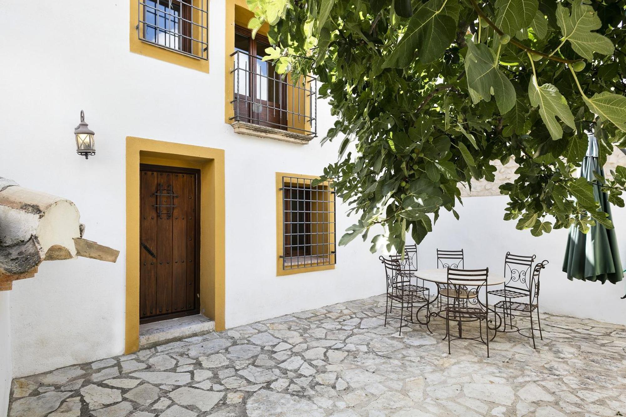 Desconexion Entre Olivos Centenarios Villa Velez Blanco Exterior photo