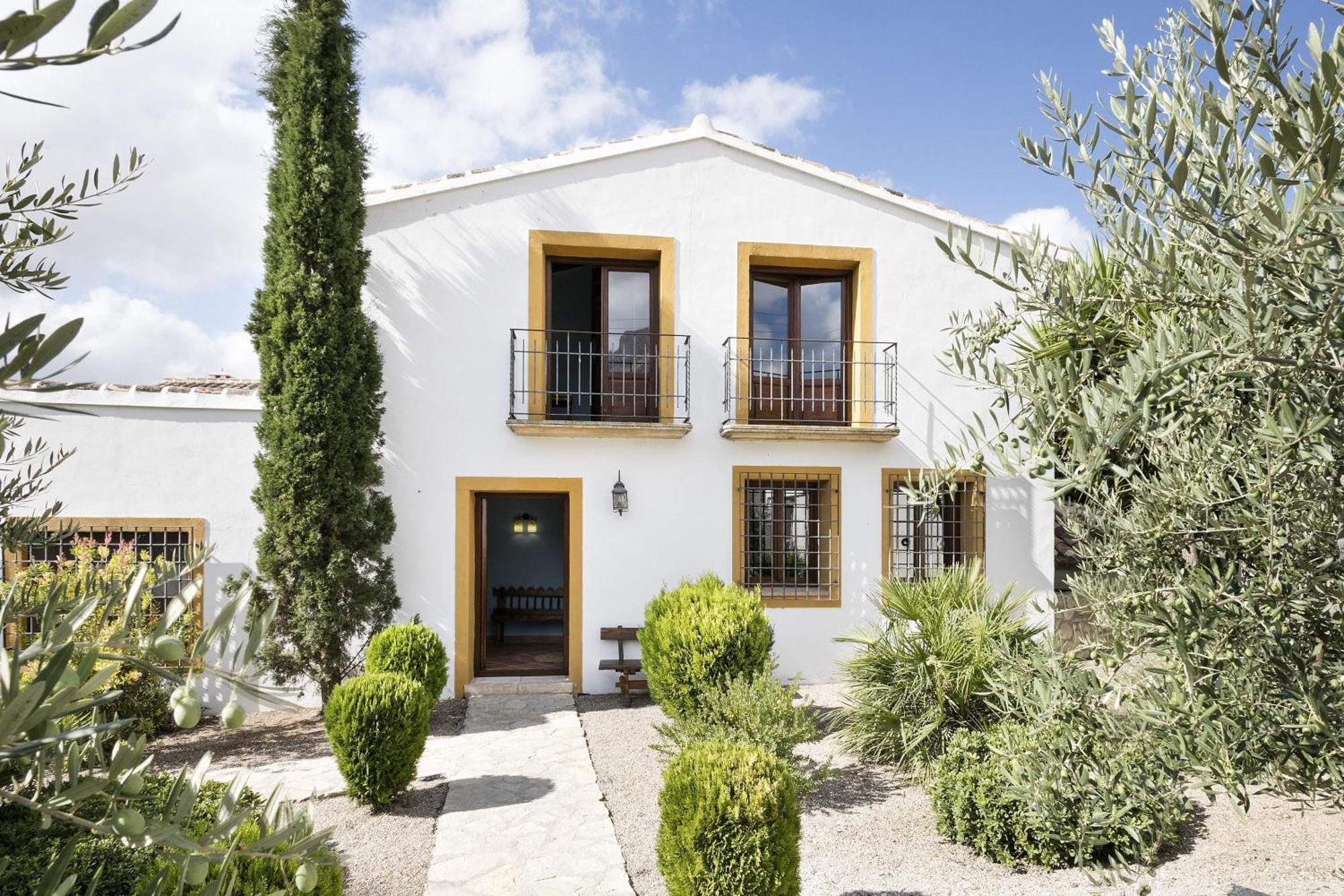 Desconexion Entre Olivos Centenarios Villa Velez Blanco Exterior photo
